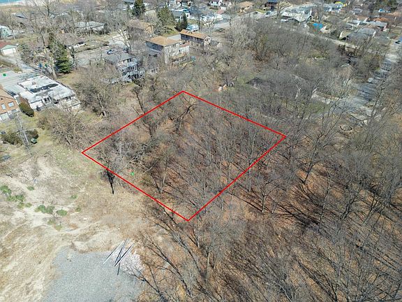 3rd image of 7824 Maple St