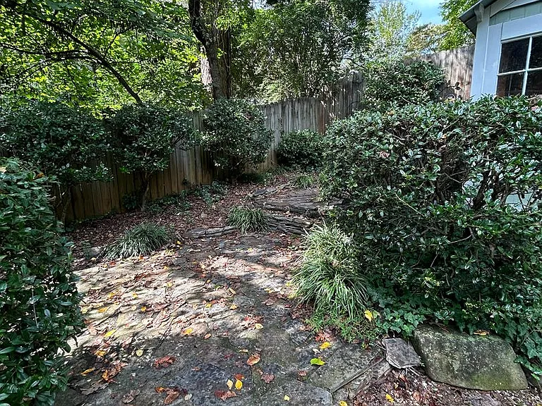 2461 Lyndhurst Ave — Photo 62