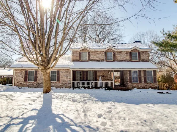 1009 Robert Dr, Godfrey, IL 62035