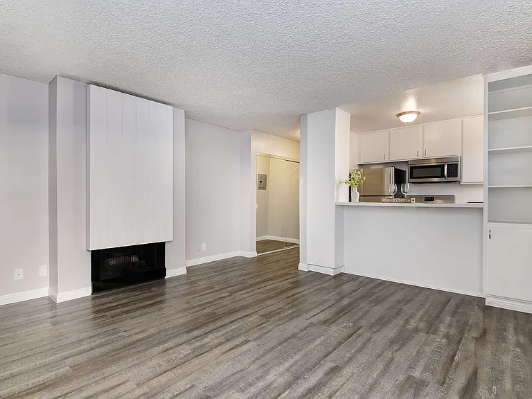 Racquet Club Apartments — Photo 33