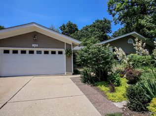 1119 N Cumberland Cir, McHenry, IL 60050