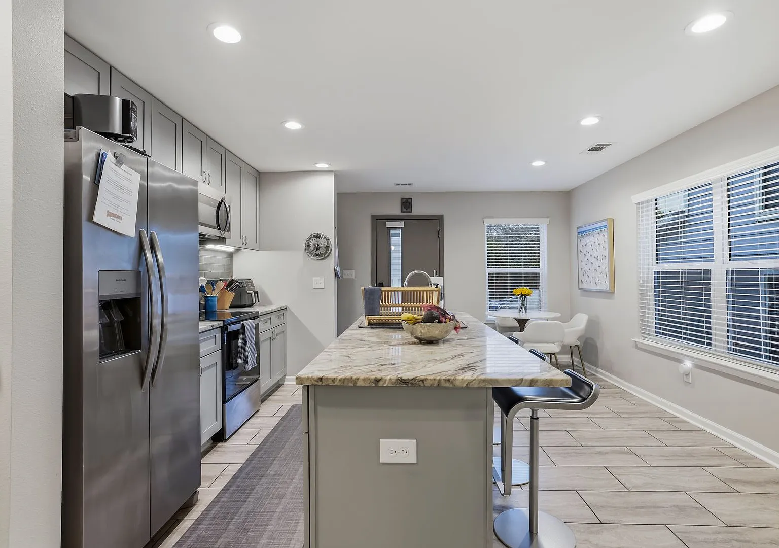 Modern 3 Bedroom Townhome — Photo 3