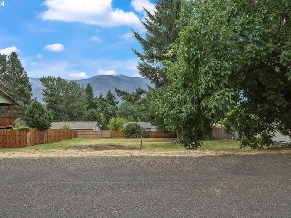 Juniper St, Carson, WA 98610