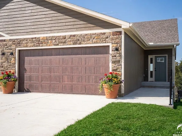 917 Eagle Ridge Dr, Baldwin City, KS 66006