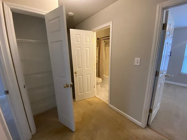 107 Breezemere Ct — Photo 11