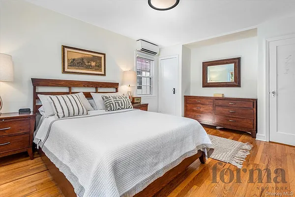 Sold by Forma New York LLC | media 16