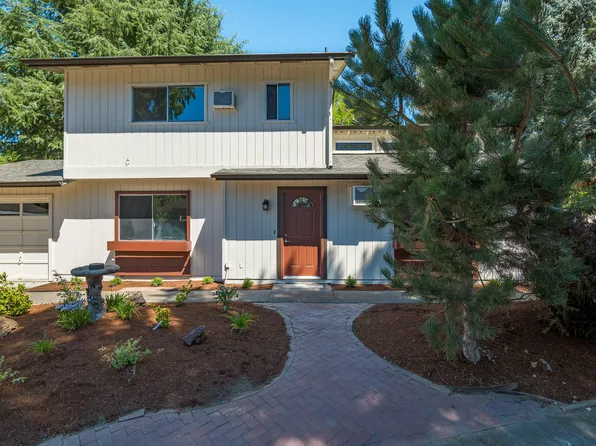 1206 SW Viola Dr, Grants Pass, OR 97526