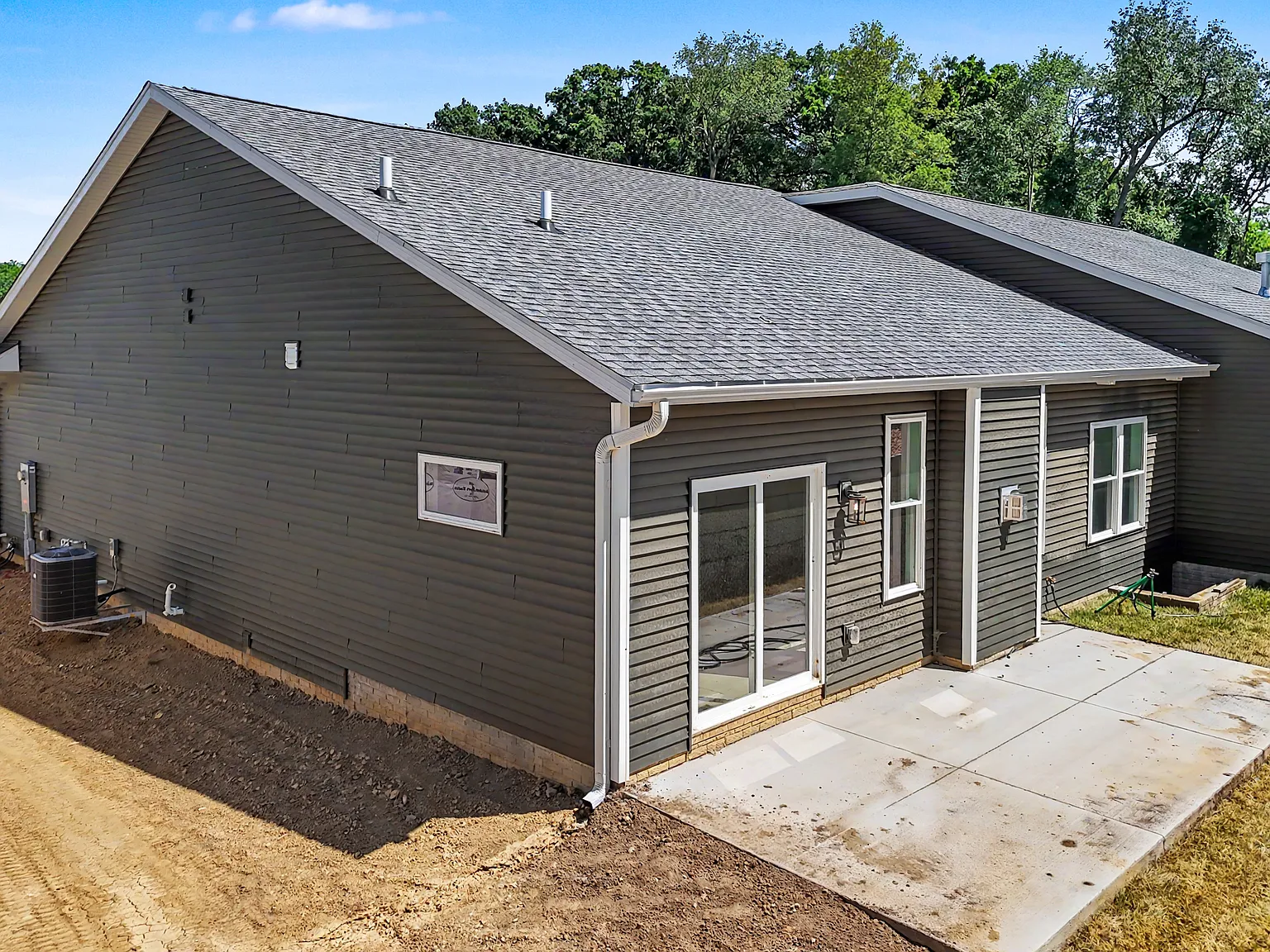 3 bed, 2328 sqft, $2,990 — Photo 3