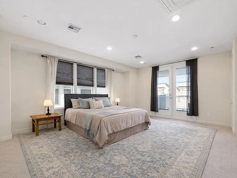 705 Delano St — Photo 35
