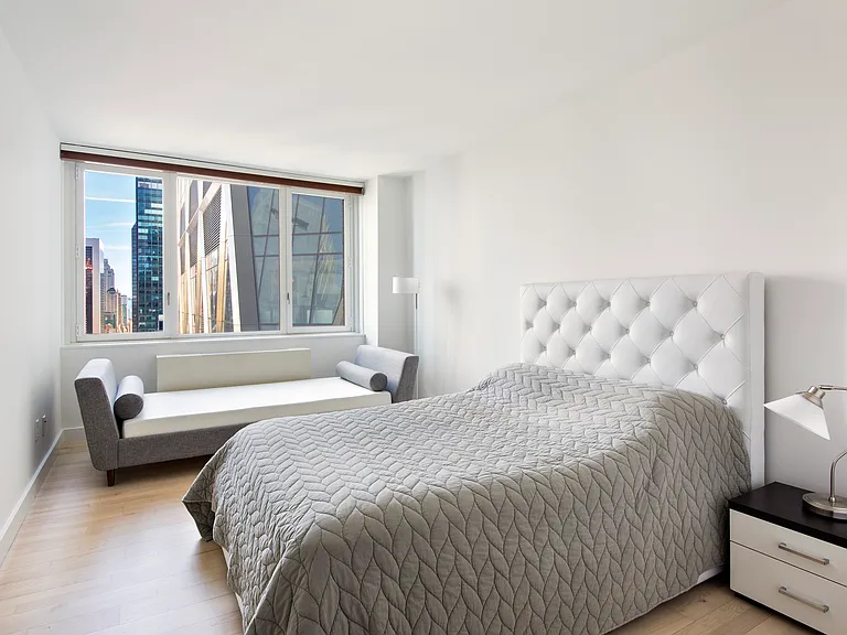 322 W 57th St #46H2 — Photo 9