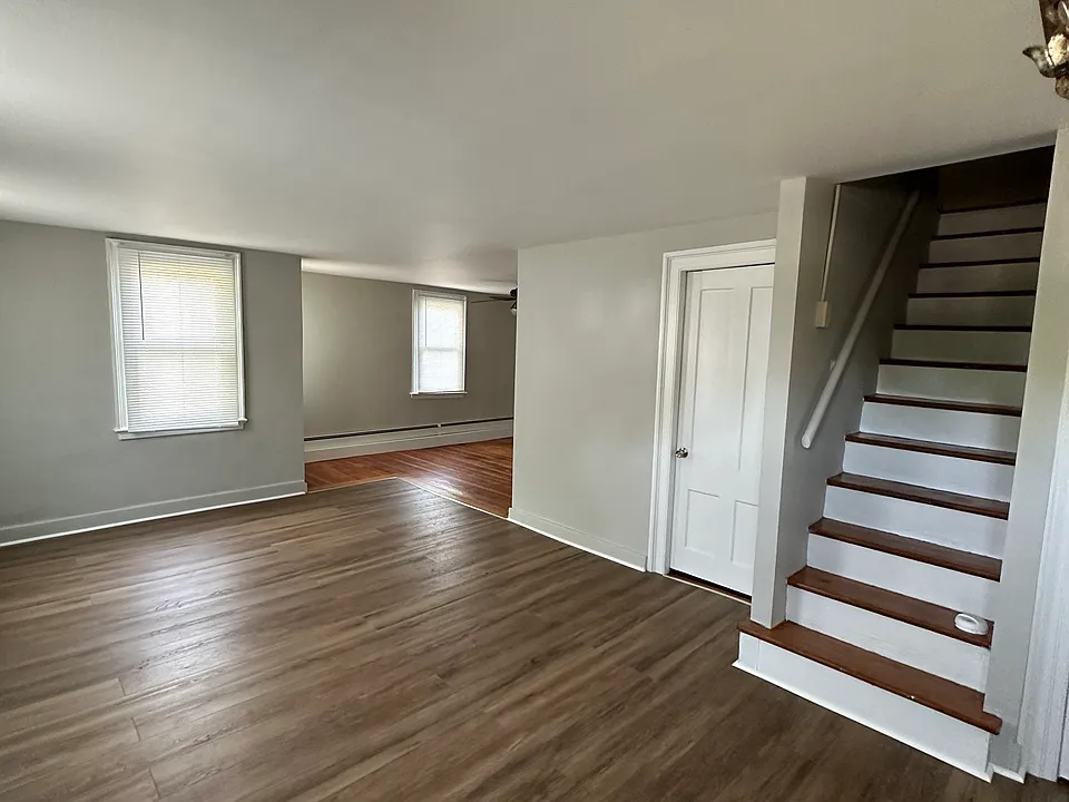 300 W Elm St #1