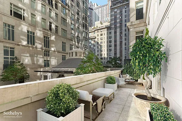 Sold by Sotheby's International Realty | media 7