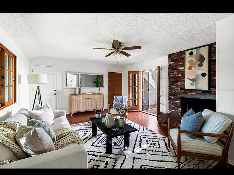 1563 Valencia Ave — Photo 16