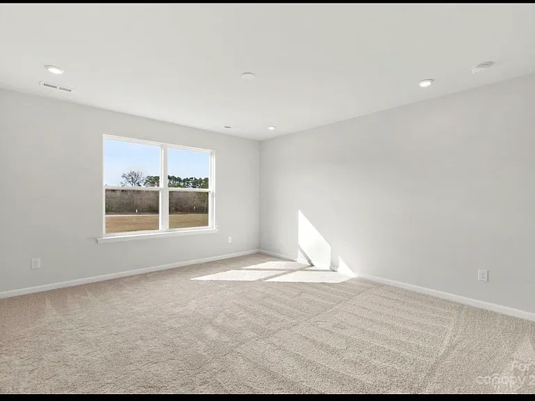 524 Sitka Dr — Photo 11
