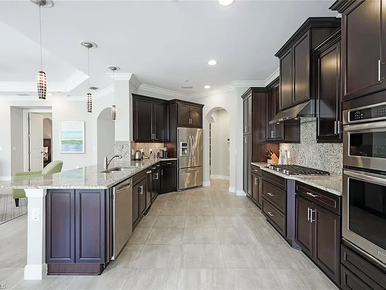 2751 Tiburon Blvd E #201 — Photo 7