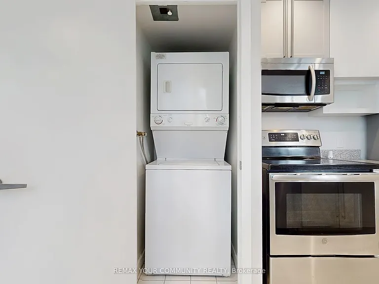 208 Queens Quay St W #2212 — Photo 20