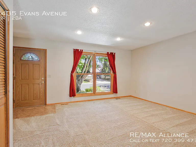 2435 Evans Ave — Photo 4