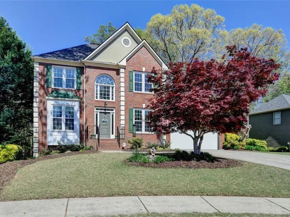 320 Hillside Manor Dr, Sugar Hill, GA 30518