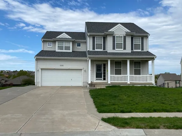 2210 Walnut Creek Dr, Papillion, NE 68046