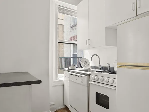 140 West 71st Street 6A image 4 of 5