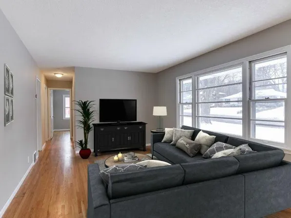 2801 106th St W, Bloomington, MN 55431