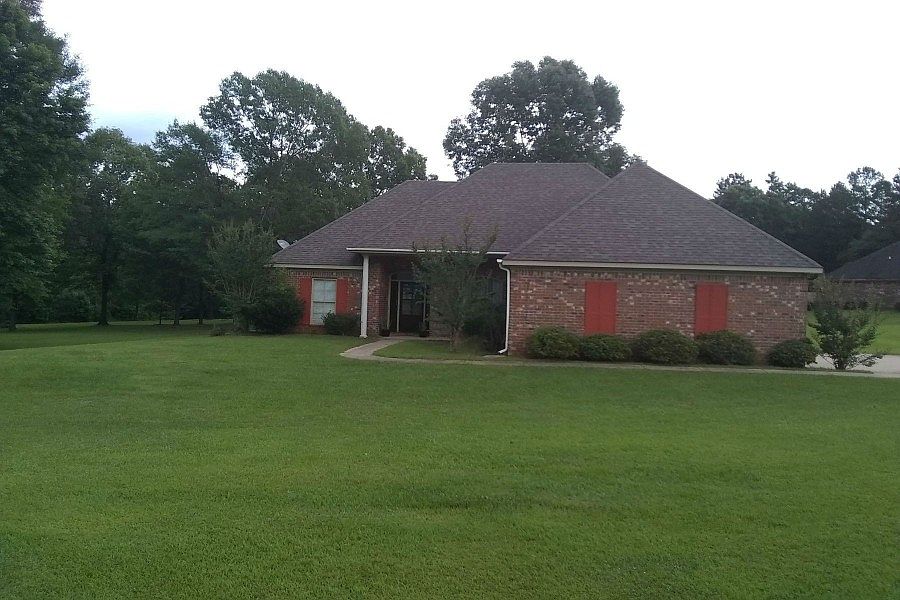 1st image of 1006 W Lake Dockery Dr