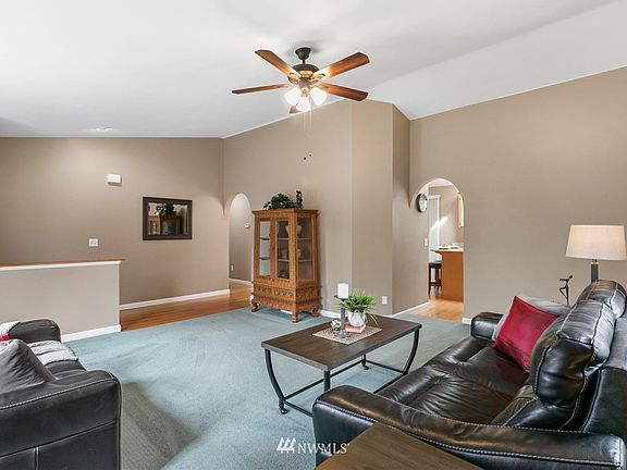 Vaulted ceiling with ceiling fan