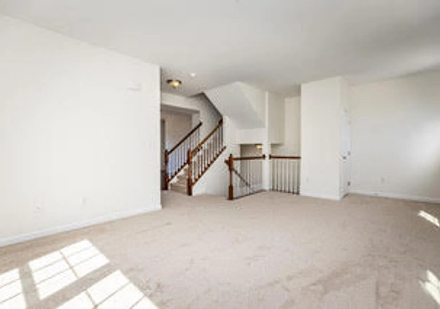Spacious End Unit-Townhome in Hockessin's Dennison Ridge — Photo 4