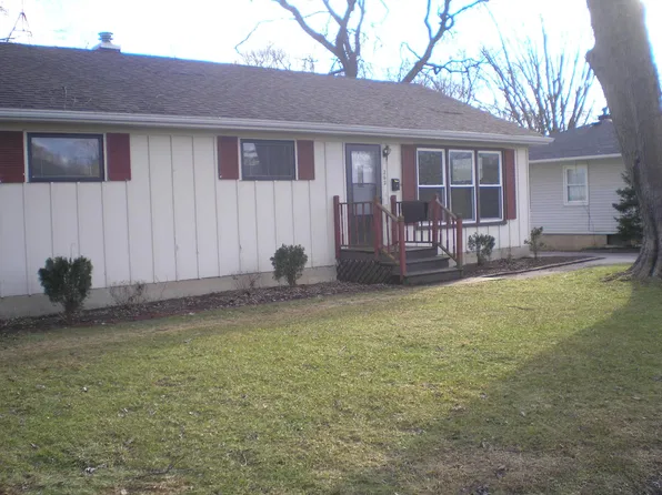 262 Schryver Ave, Woodstock, IL 60098