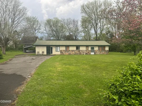 721 Circle Dr NE, Pigeon Forge, TN 37863