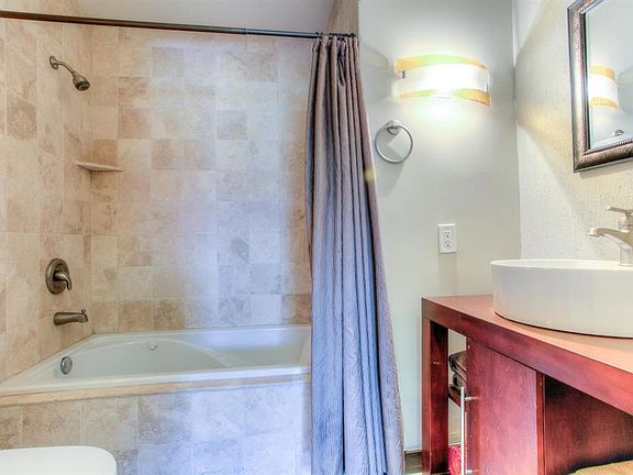 second master has jetted tub