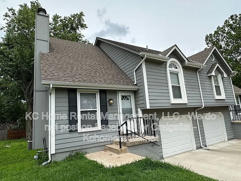 1420 SE 7th Pl — Photo 2