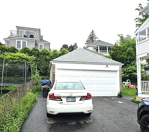 Detached garage