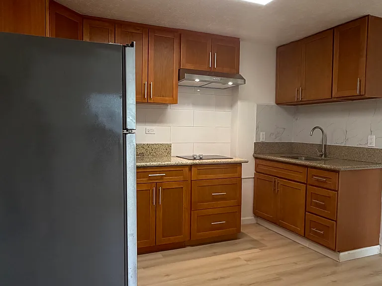2125 Hillcrest St — Photo 2