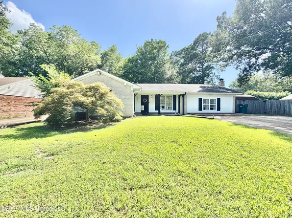 8201 Canterbury Dr, Southaven, MS 38671