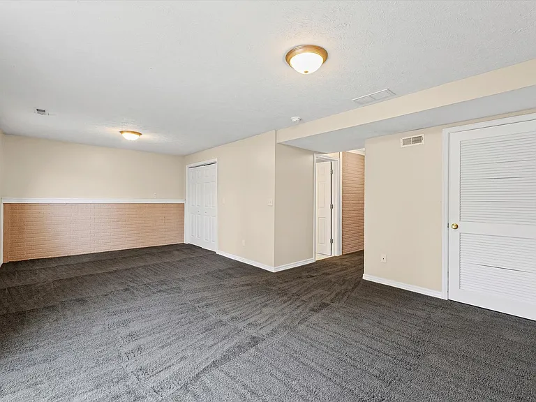 916 E Baker St — Photo 16