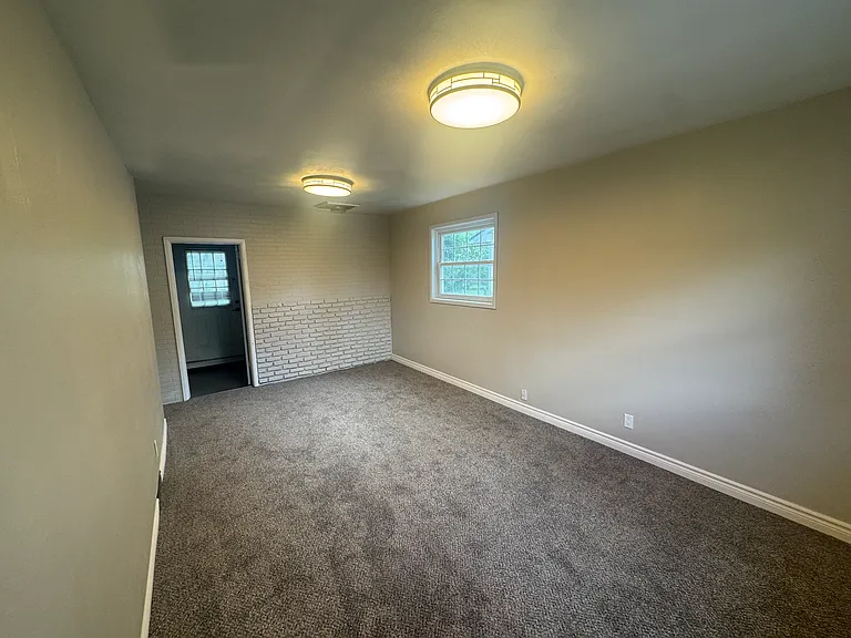 6116 Old Collinsville Rd — Photo 13