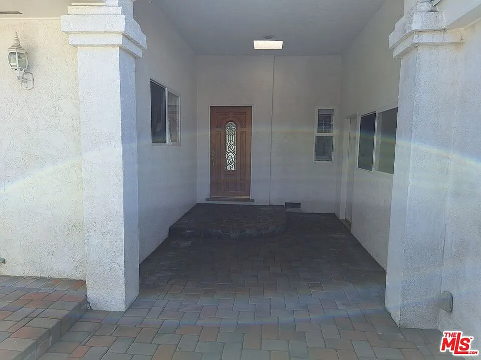 3 bed, 3.0 bath, 1834 sqft, $7,900 — Photo 4