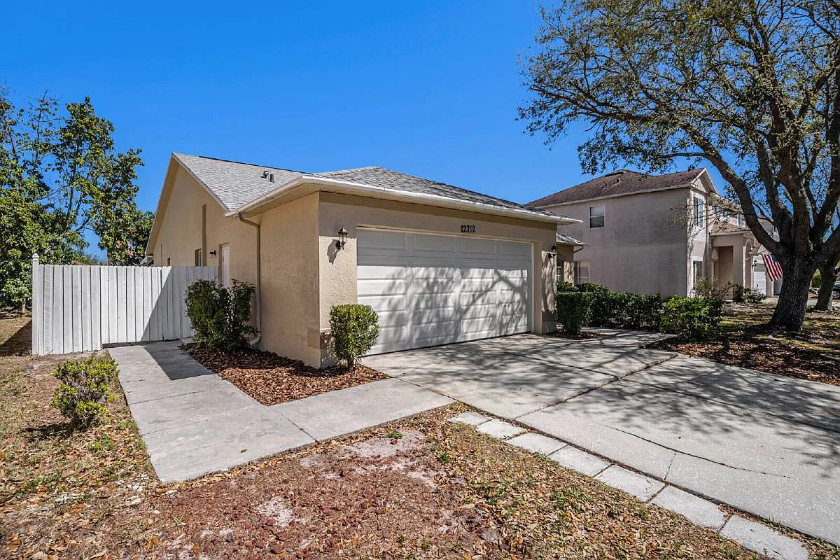12712 Longcrest Dr in Riverview, FL 33579 — Photo 2
