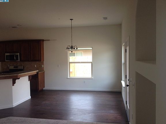 4th image of 1134 Vine Court