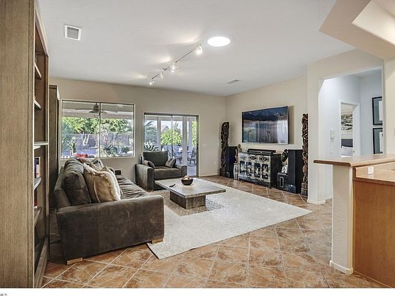 4th image of 16826 W Villagio Dr