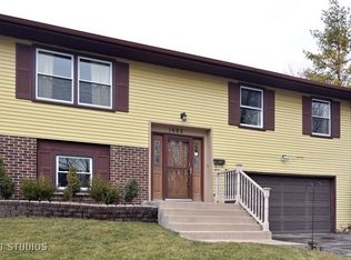 1680 Monticello Rd, Hoffman Estates, IL 60169