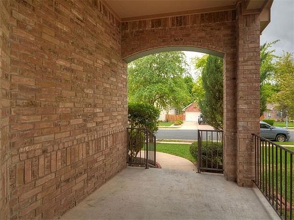 4th image of 1520 Weatherford Dr
