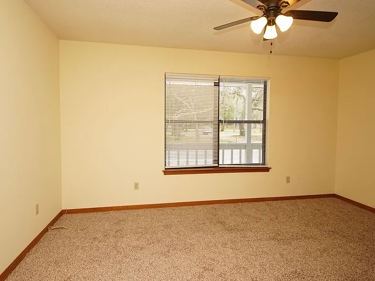 561 Bayshore Dr — Photo 28