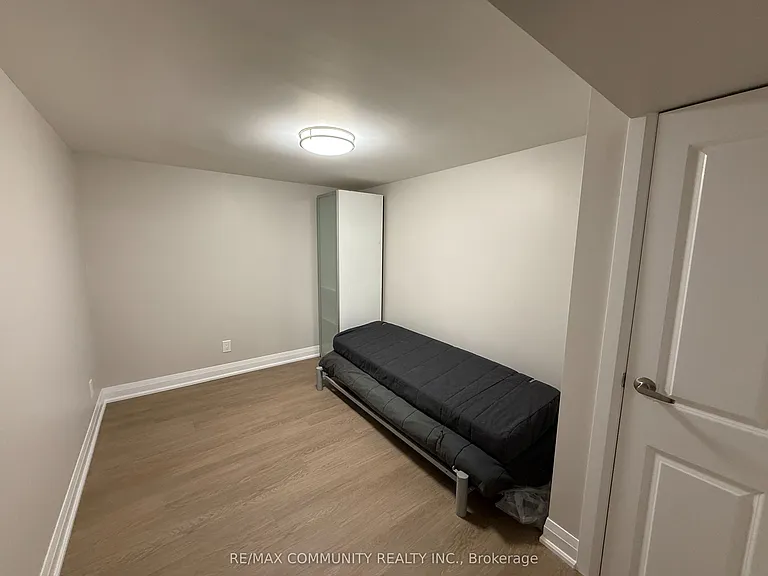 31 Friar Tuck Rd #LOWER — Photo 7