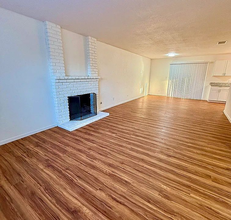 1st image of 4535 W Paradise Ave