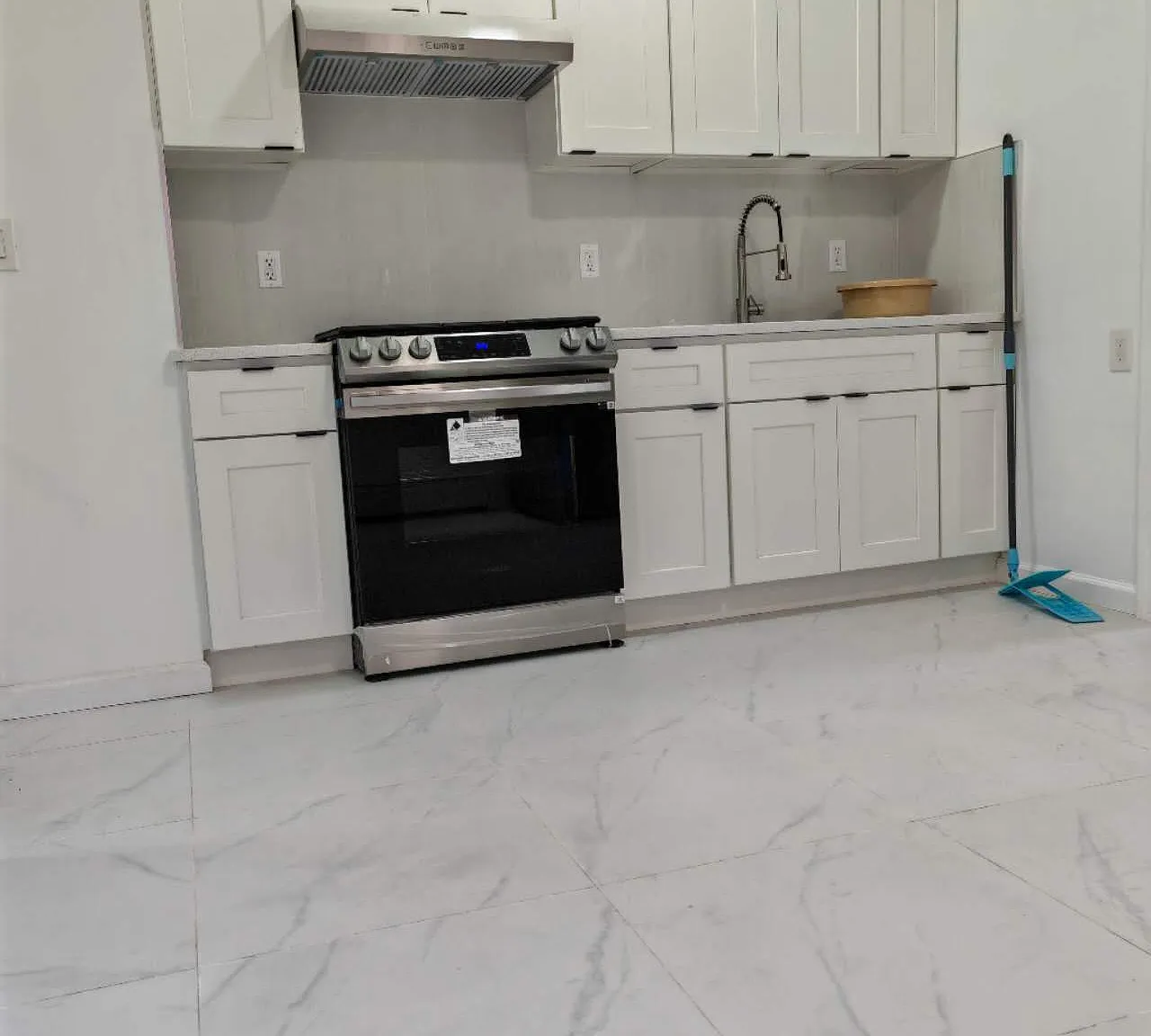 3 bed, 1.5 bath, 1000 sqft, $3,100 — Photo 1