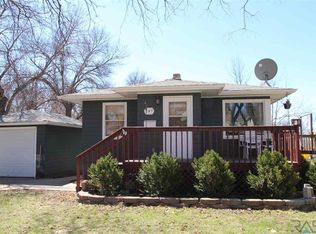 207 E 8th St, Dell Rapids, SD 57022