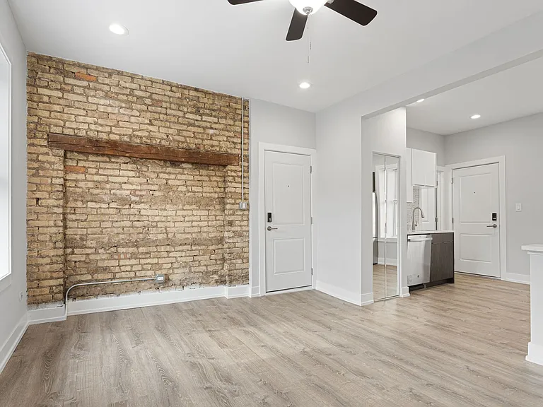 7417-27 N Clark St — Photo 13