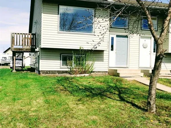 9350 E Lakeland Dr, Grande Prairie, AB T8X 1R8